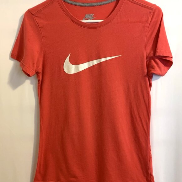 NIKE T-Shirt Women's Slim Fit Size Small Coral Graphic Top - Picture 2 of 7